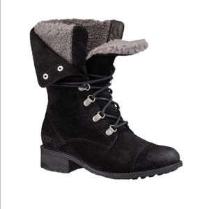 brand new in box - UGG black Gradin Sz 8